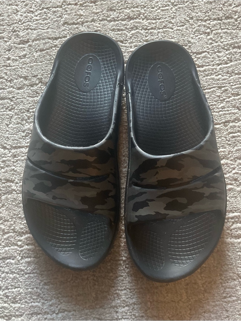 OOFOS Women’s Black & Gray Camo Recovery Slide Sandals